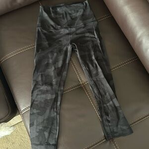 Lululemon leggings camo print
